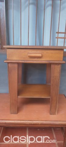 Muebles para el hogar - Vendo perchero y mesita de luz (precio negociable)