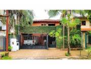 VENDO CASA C/ PISCINA EN BARRIO SAJONIA DE ASUNCIÓN!!