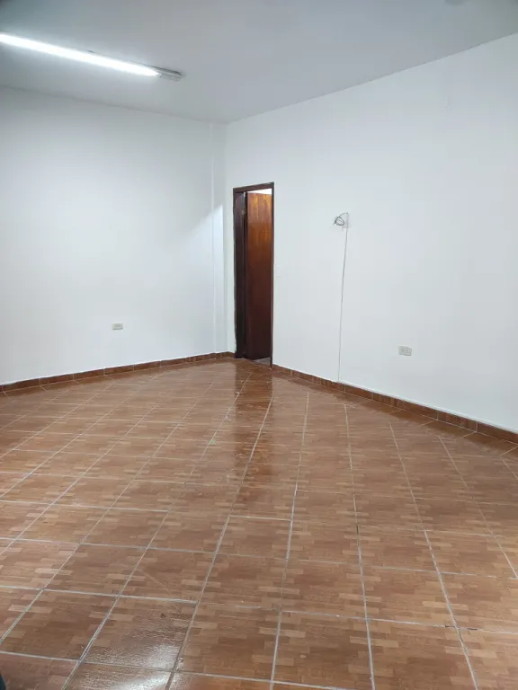 MR ALONSO: UBICACIÓN IDEAL! 720 M2, IMPECABLE DEPOSITO + OFICINAS, APTO P MONTA CARGA. — foto 3