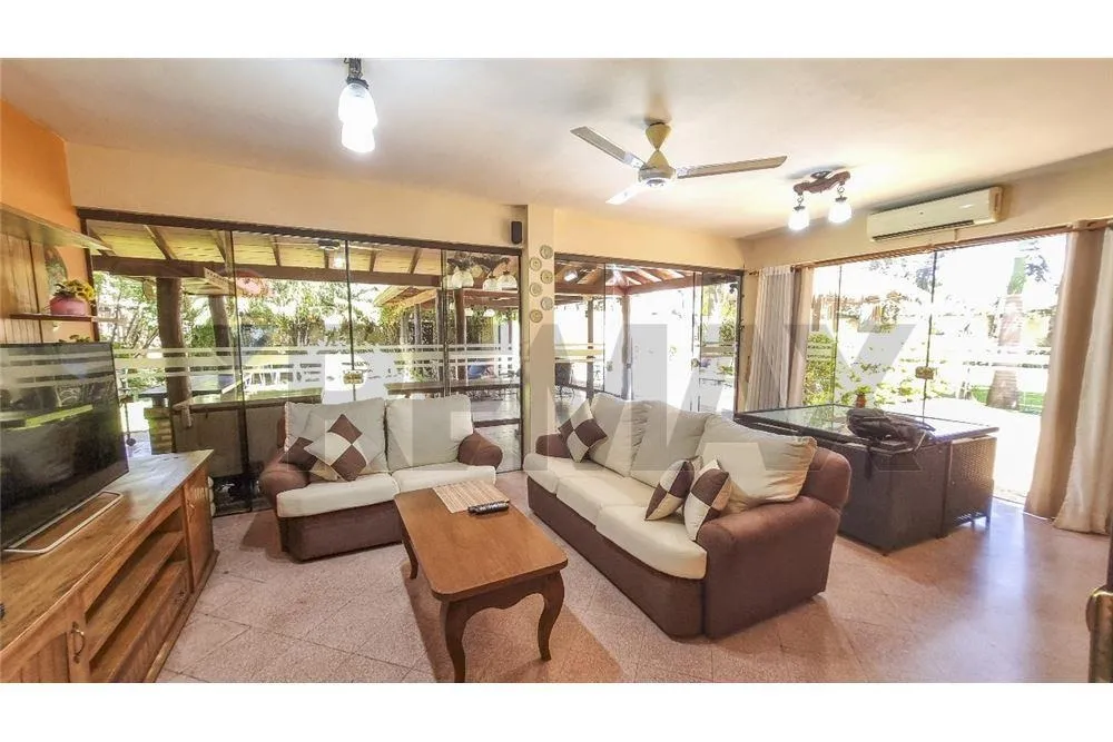 Hermosa Casa de 4 Dormitorios + Oficina en Barrio San Miguel - San Lorenzo — foto 2