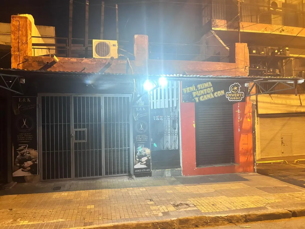 VENTA DE INMUEBLE EN ZONA ESTRATÉGICA. Ubicado en frente de M4, a pasos del Mercado 4. — foto 2