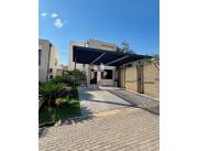 VENDO COQUETA CASA EN BARRIO CERRADO EN LUQUE, ZONA LOS JARDINES...!!!