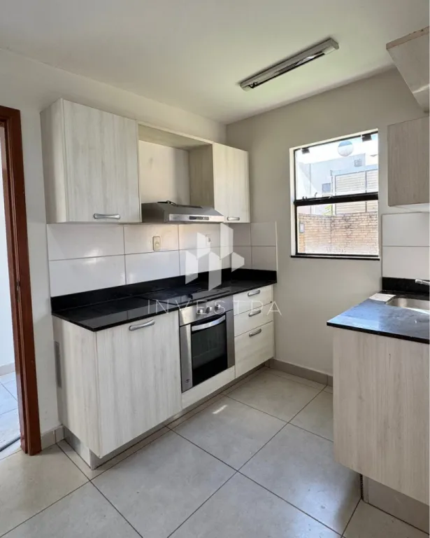 VENDO COQUETA CASA EN BARRIO CERRADO EN LUQUE, ZONA LOS JARDINES...!!! — foto 2