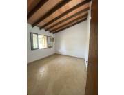 Vendo casa con local gastronómico en el barrio Pettirossi de Asunción