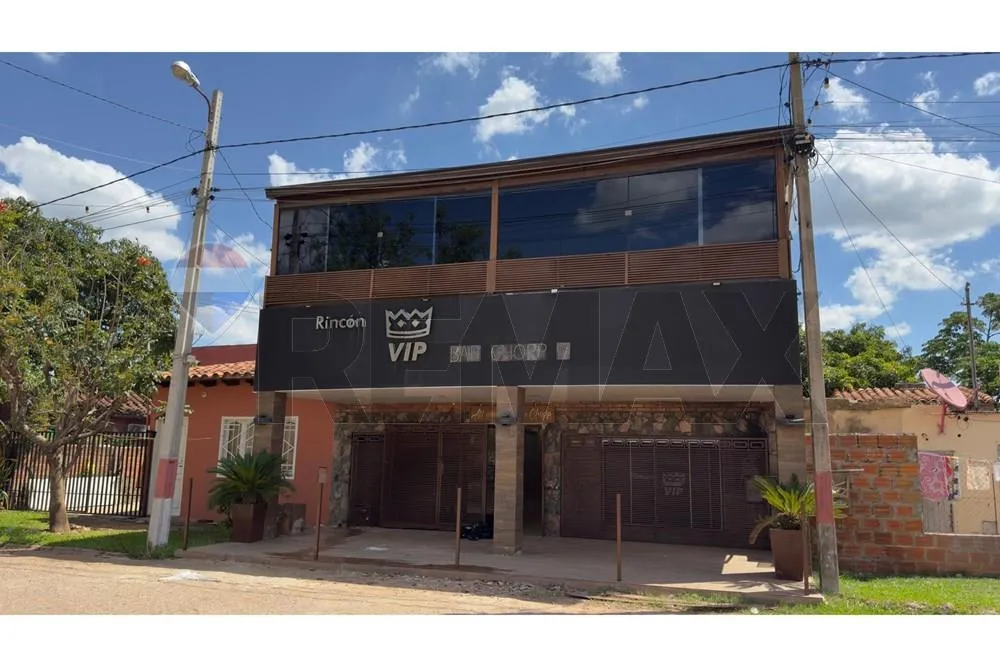 Alquilo amplia casa comercial de 3 pisos en Limpio — foto 2