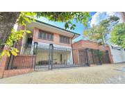 En venta amplia casa en Vista Alegre - Asunción