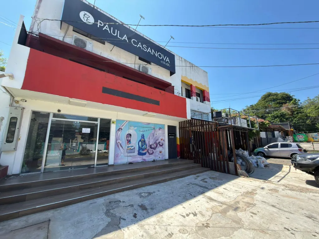 ALQUILER! AMPLIO SHOWROOM CON OFICINA Y DEPÓSITO EN LAMBARE — foto 2