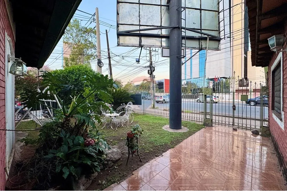 VENDO TERRENO SOBRE AVIADORES DEL CHACO EN ESQUINA — foto 3