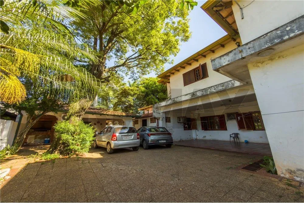 AMPLIA CASA EN ESQUINA CON TERRENO DE 720m² — foto 2
