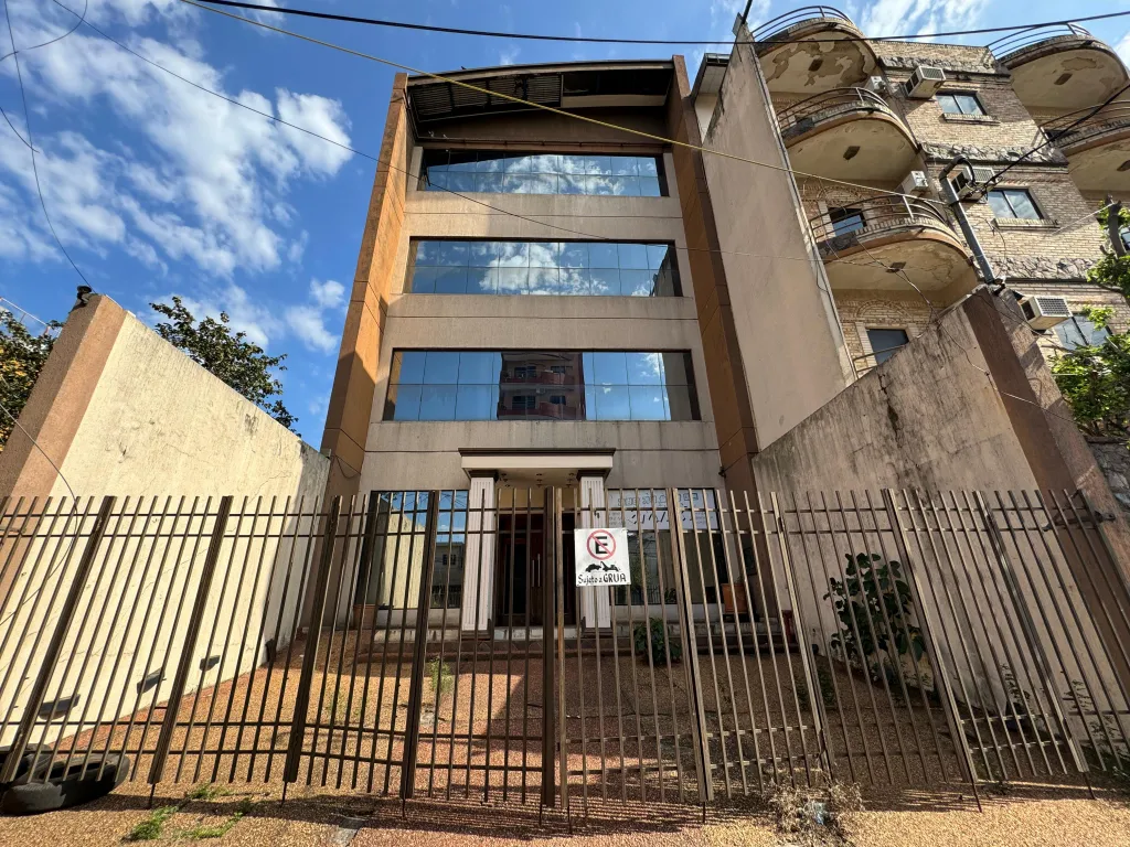 vendo edificio de 4 pisos -barrio Petirossi — foto 2