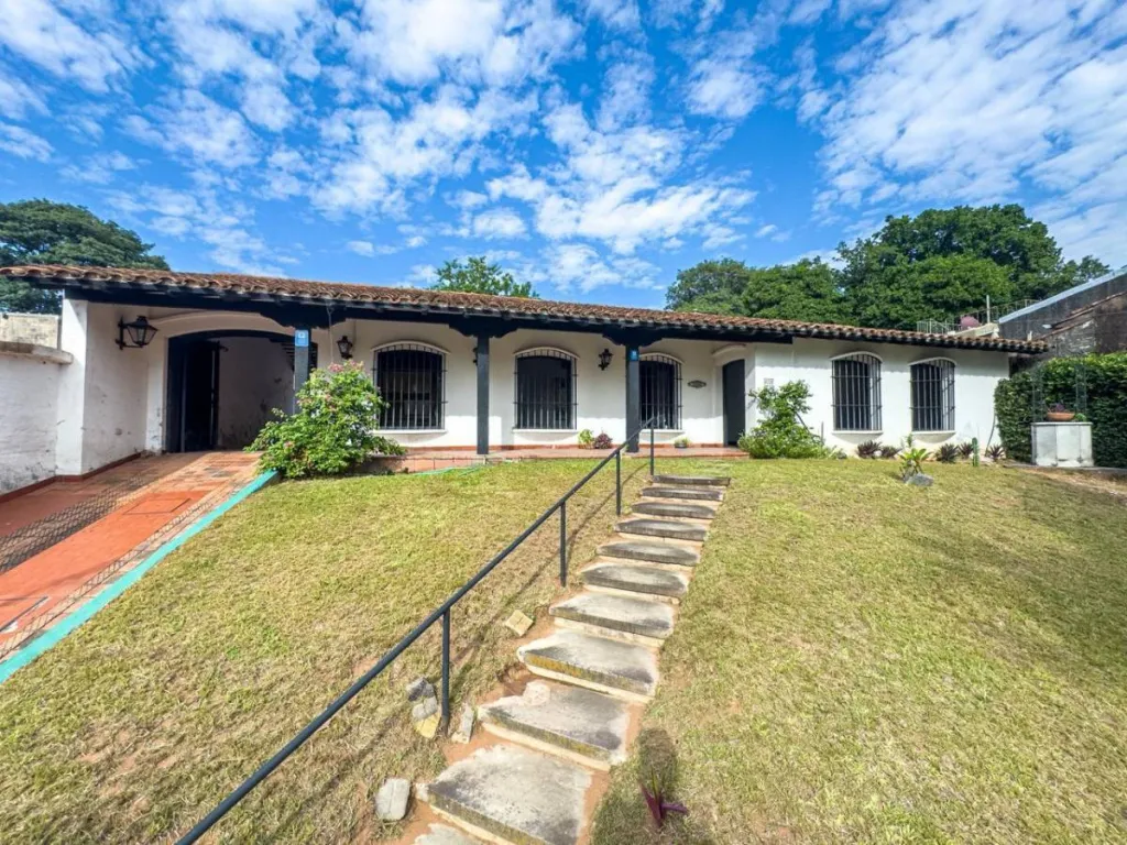 VENDO CASA COLONIAL 3 DORMITORIOS EN BARRIO JARA ASUNCION — foto 2