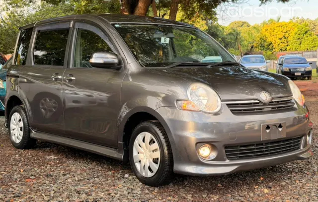 Toyota Sienta 2009 — foto 3