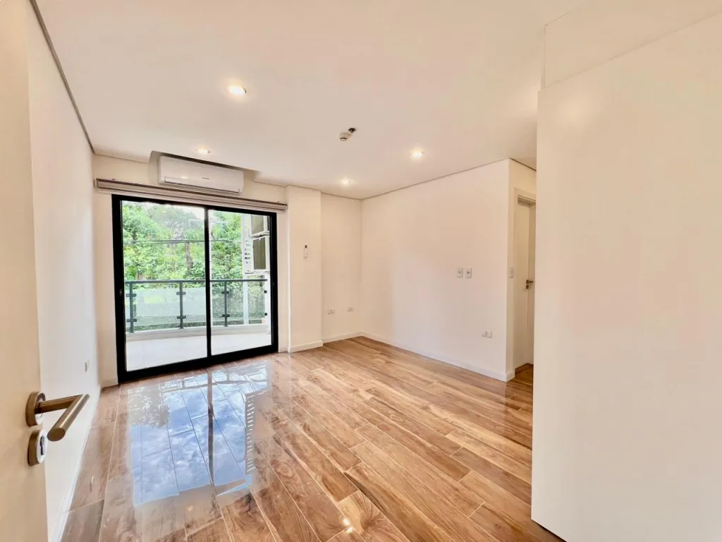EN VENTA LUJOSO DEPTO EN LOS LAURELES — foto 2