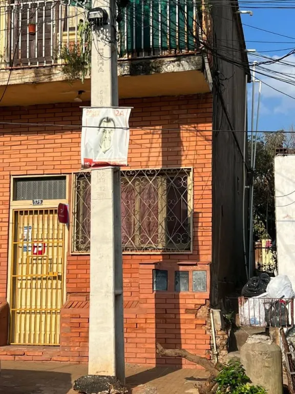 Vendo Casa para refaccionar o demoler en barrio Pinoza de Asuncion zona Comisaria 7ma — foto 3