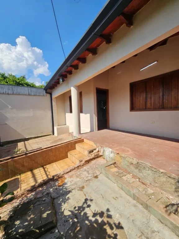 Vendo Casa de 4 dormitorios con salon comercial en Ñemby barrio Pai Ñu en esquina — foto 2