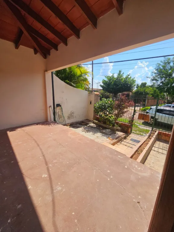 Vendo Casa de 4 dormitorios con salon comercial en Ñemby barrio Pai Ñu en esquina — foto 3