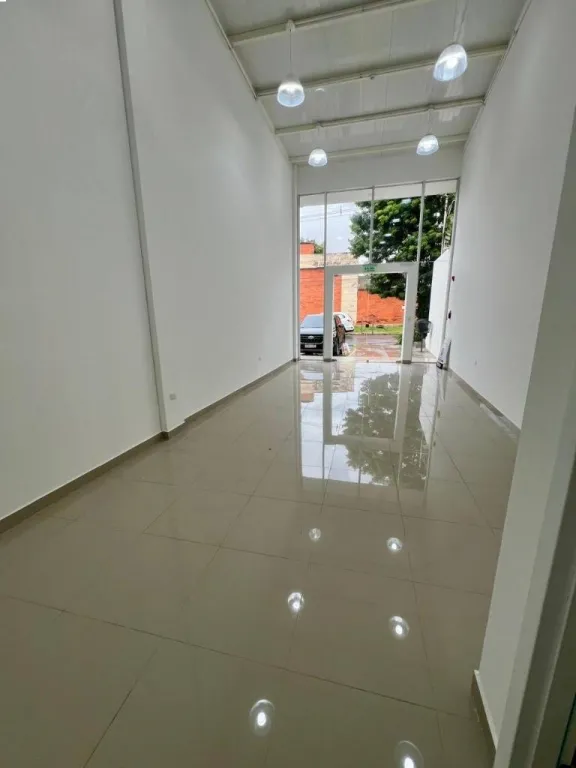 Local comercial en alquiler – Fernando de la Mora — foto 2