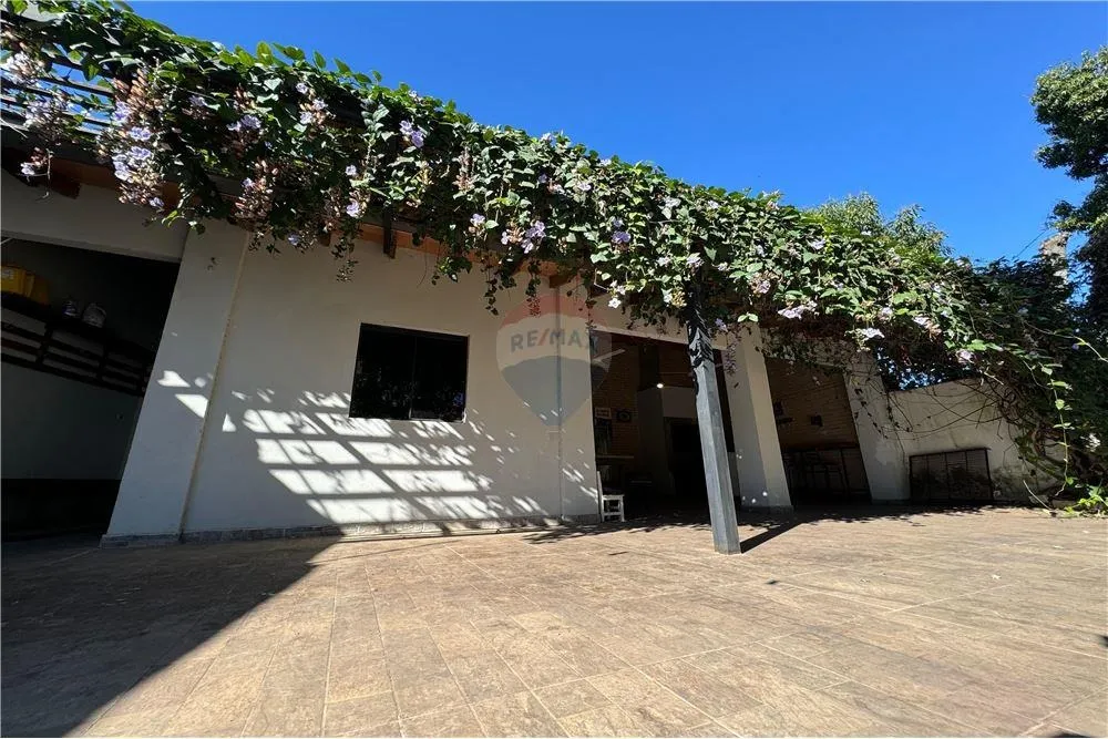 VENDO AMPLIA CASA CON PISCINA EN LAMBARE — foto 3