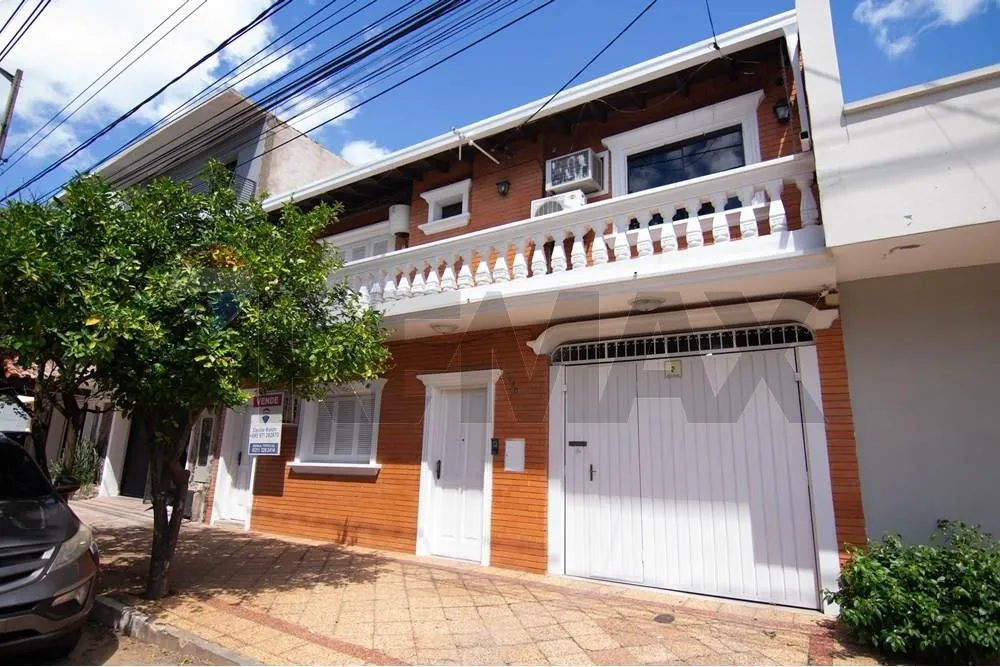 Vendo Casa con Piscina Barrio, Bernardino Caballero Asunción — foto 3