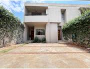 VENDO DÚPLEX CON PISCINA - BARRIO YTAY,