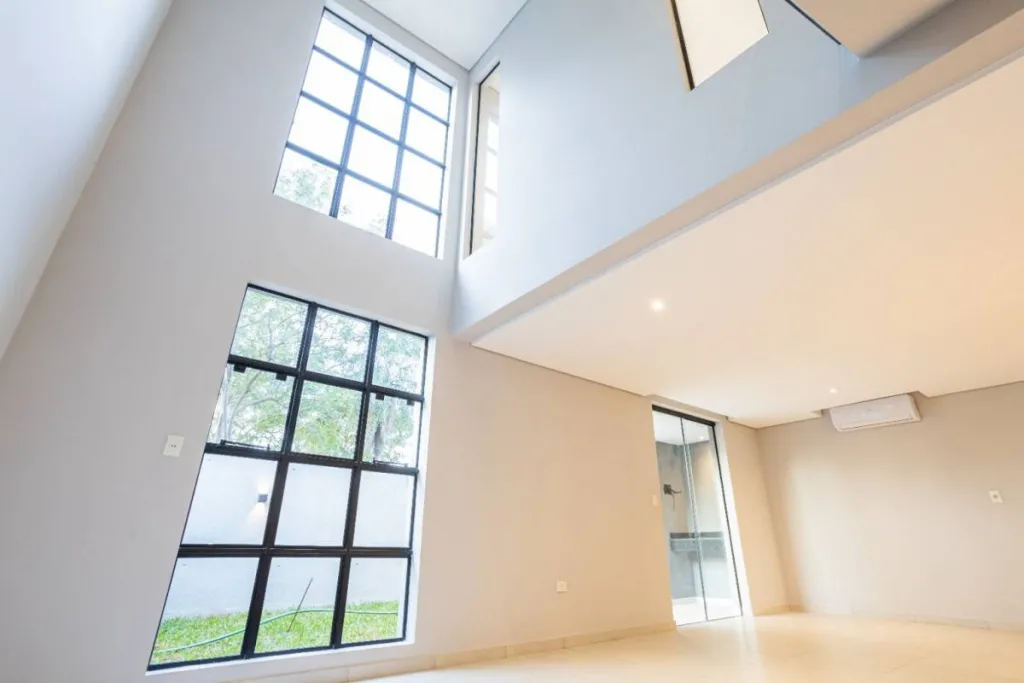 VENDO DÚPLEX DE 3 DORMITORIOS ZONA PLAZA MADERO - JARDÍN DE ORO, LUQUE PRECIO — foto 2