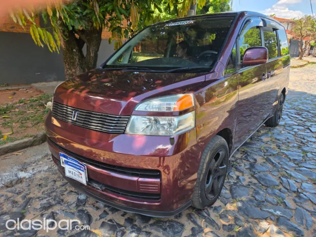 Toyota Voxy 2004 - foto 2