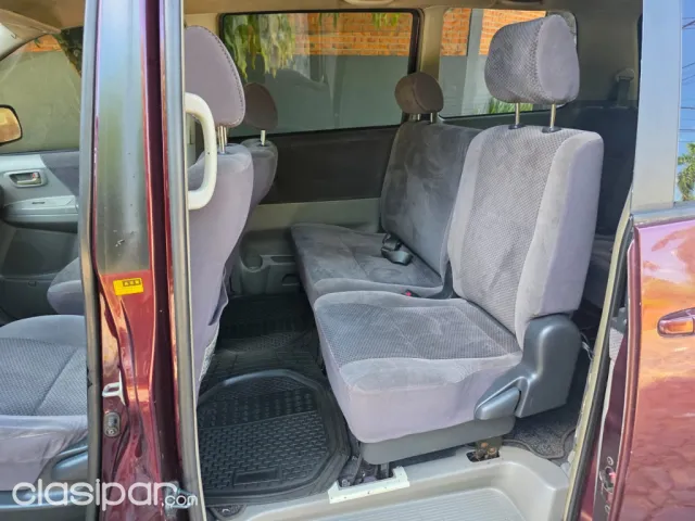 Toyota Voxy 2004 — foto 4
