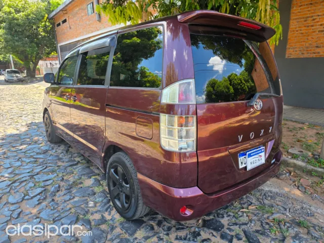 Toyota Voxy 2004 — foto 7