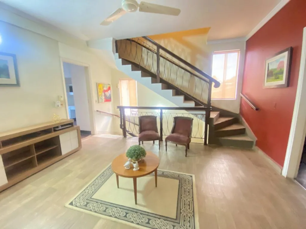 VENDO CASA DE 5 DORMITORIOS | BARRIO NAZARETH — foto 3