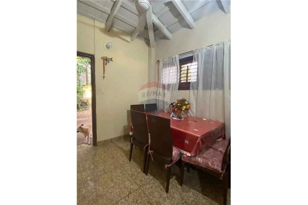 VENDO AMPLIA CASA EN LUQUE - LAURELTY — foto 3
