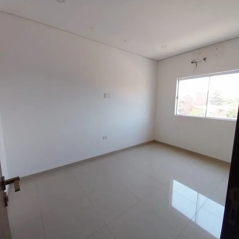 Vendo duplex en cuarto barrio Luque — foto 2