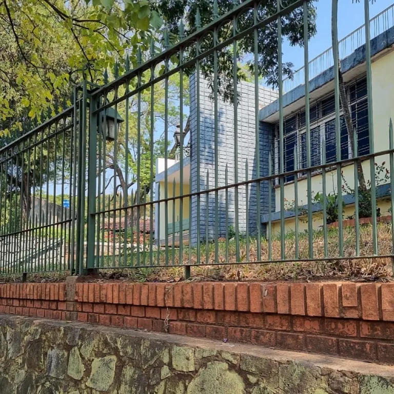 Vendo casa a refaccionar con terreno de 663 m2 zona avenida felix Bogado Asunción — foto 3