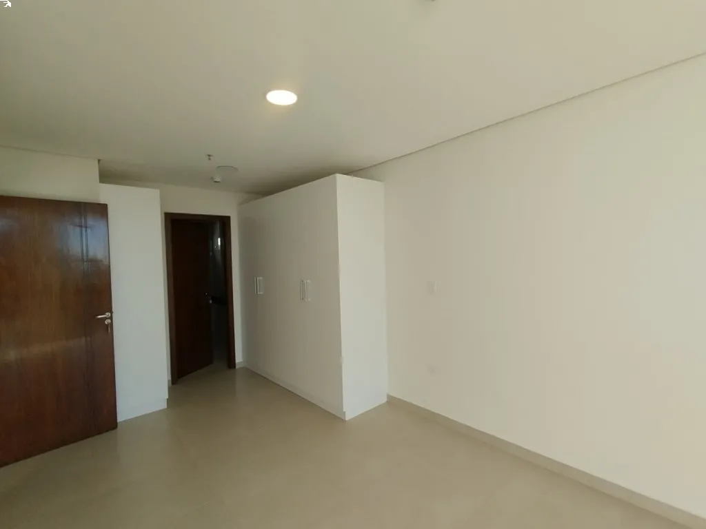 En alquiler moderno y amplio departamento cod 4350. Iva y expensas incluidas — foto 2