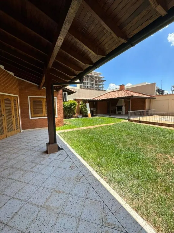 ALQUILO CASA CON EXCELENTE UBICACION. EN FRENTE AL SHOPPING DEL SOL — foto 2