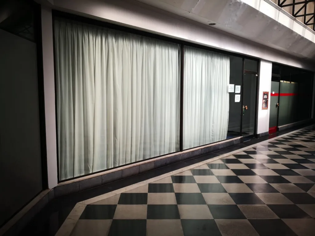 Amplia Oficina cerca de Migraciones, Aduana, Consultorios Medicos, Puerto, Bancos, etc. — photo 3