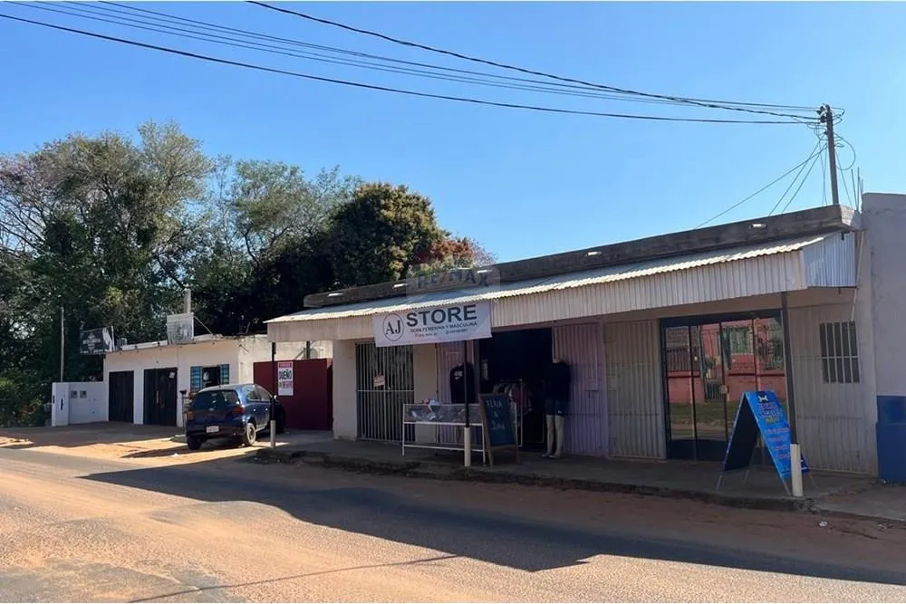 Vendo AMPLIA PROPIEDAD CON 6 SALONES COMERCIALES — foto 3