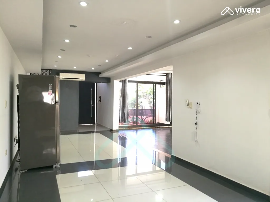 AMPLIO DUPLEX de 3 DORMITORIOS 📍 A pasos del Centro de Encarnación — foto 2