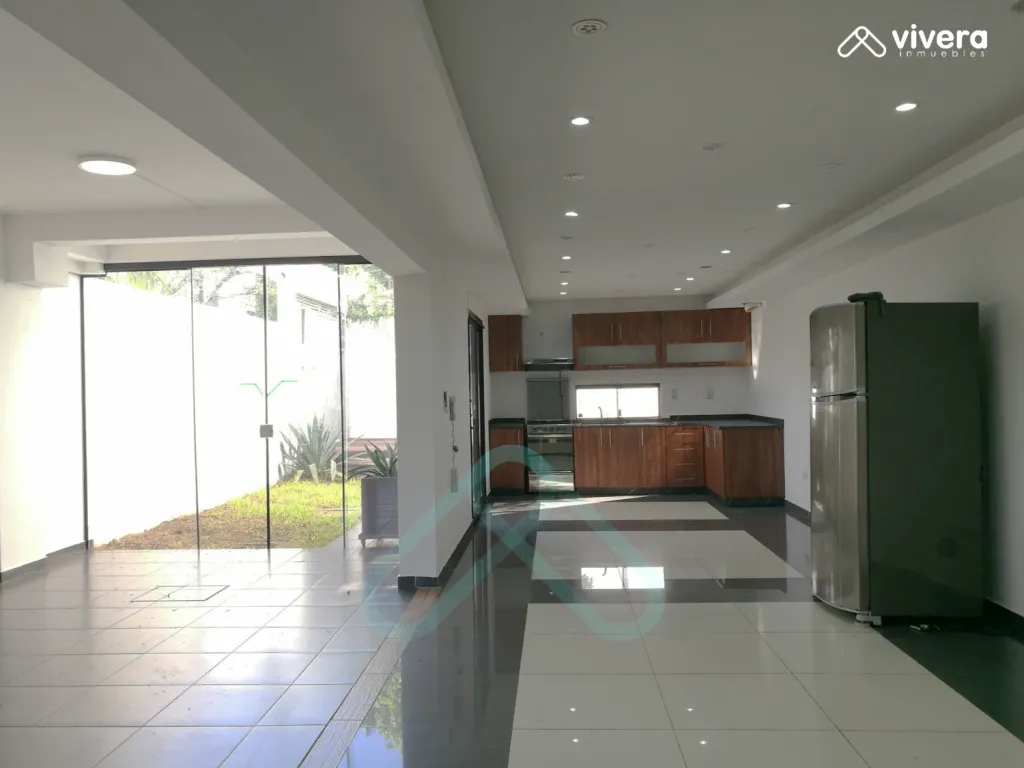 AMPLIO DUPLEX de 3 DORMITORIOS 📍 A pasos del Centro de Encarnación — foto 3