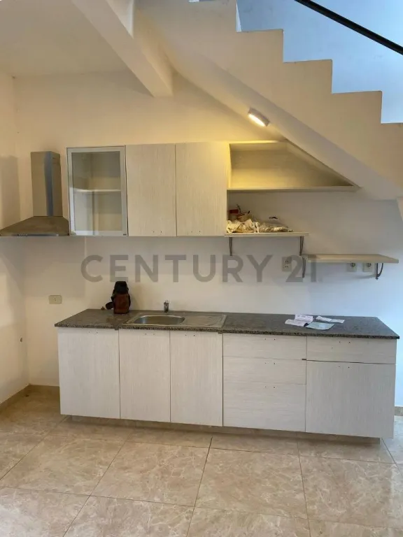 Vendo Duplex en Lambaré con renta incluida. — foto 2