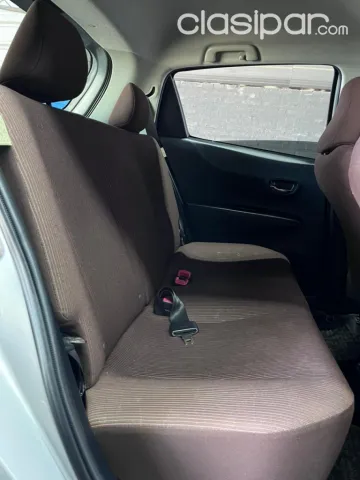 Toyota Vitz 2012 — foto 4