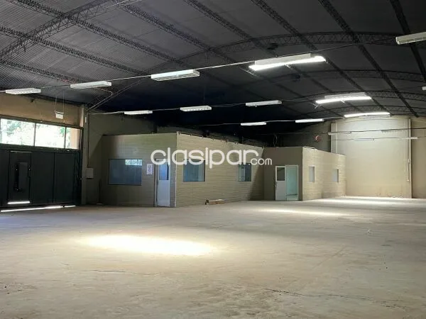 Alquilo amplio deposito en zona Madame Lynch — foto 3