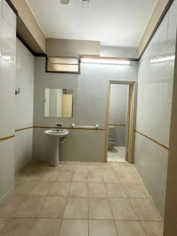 ALQUILO PISO COMPLETO EN ESQUINA EN EL CENTRO HISTÓRICO DE ASUNCION — foto 2