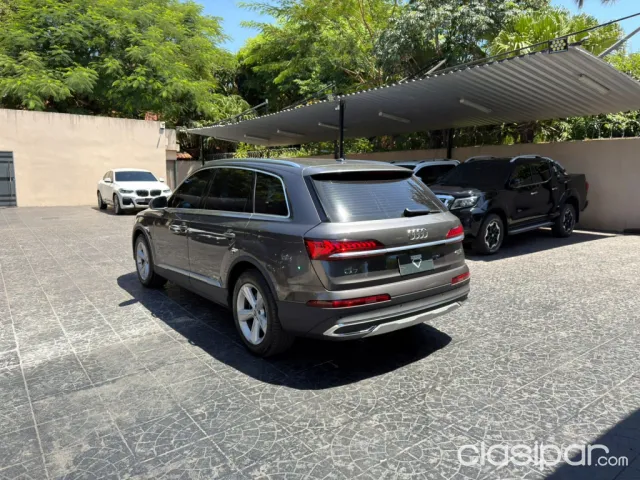 Audi Q7 2022 — foto 7