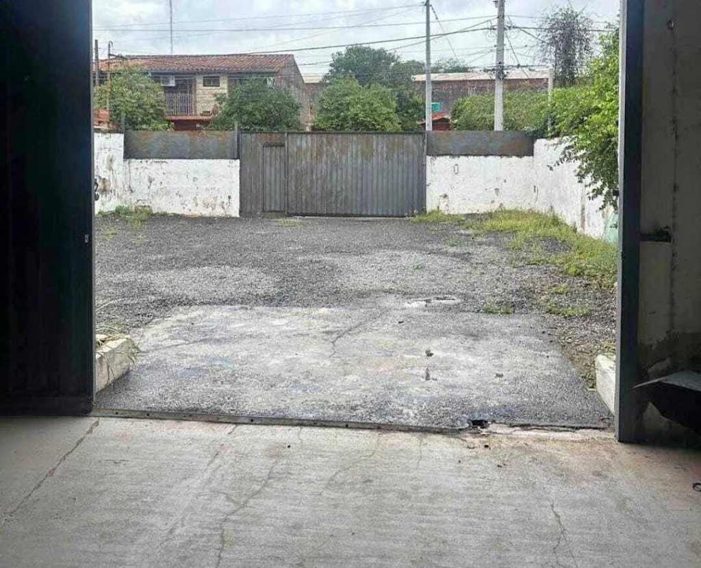 ALQUILO TINGLADO CON OFICINAS EN FERNANDO DE LA MORA ZONA SUR — foto 2