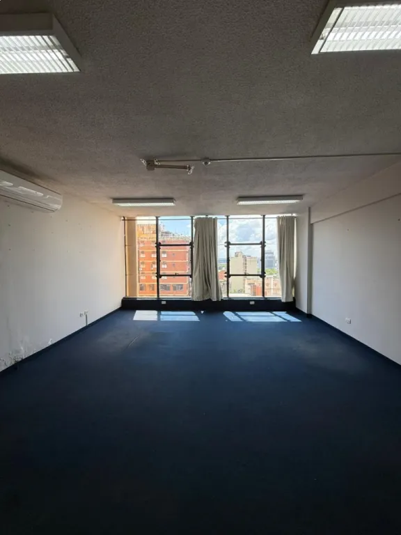 ALQUILO OFICINA EDIFICIO CAPITAL, PISO 8, VISTA A LA BAHÍA — foto 2