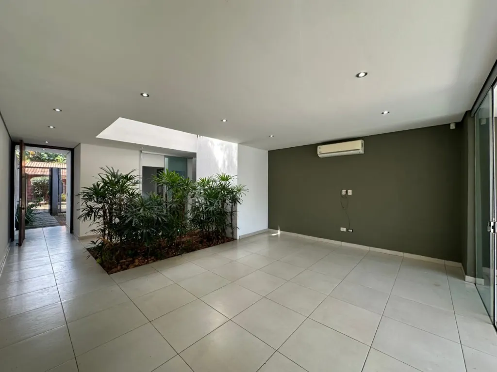 OFERTA DE AMPLIO DUPLEX DE 3 DORMITORIOS EN BARRIO SAN MIGUEL SAN LORENZO — foto 2