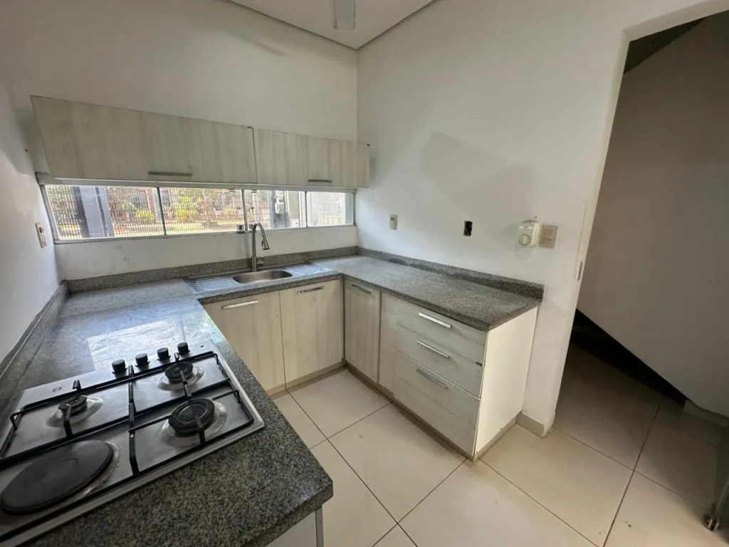 OFERTA DE AMPLIO DUPLEX DE 3 DORMITORIOS EN BARRIO SAN MIGUEL SAN LORENZO — foto 3