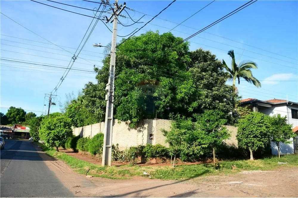 Terreno en esquina 896 m² sobre Av. 11 de Septiembre — foto 2