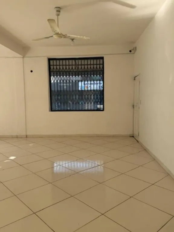 ALQUILO AMPLIO LOCAL COMERCIAL EN ESQUINA CÉNTRICA DE SAN LORENZO — foto 3
