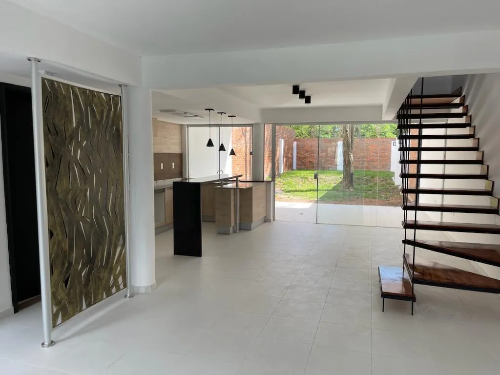 VENDO TRÍPLEX A ESTRENAR EN LAMBARÉ Z YACHT!! — foto 2
